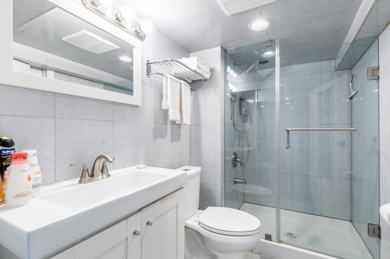 Newly Renovated - Cozy 1Br Apt With Netflix - Prime Location トロント エクステリア 写真